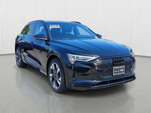 Brilliant Black 2023 Audi e-tron Premium quattro