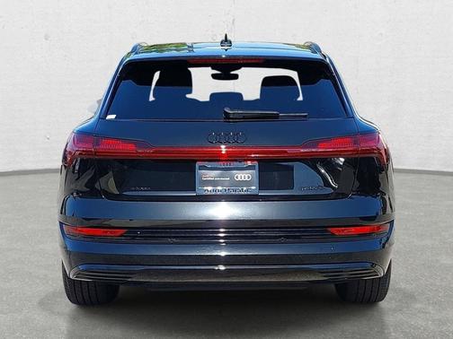 Brilliant Black 2023 Audi e-tron Premium quattro