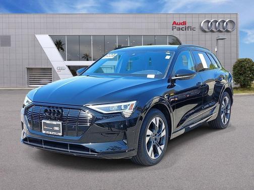 Brilliant Black 2023 Audi e-tron Premium quattro