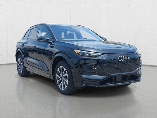 Mythos Black Metallic 2027 Audi Q6 e-tron Premium