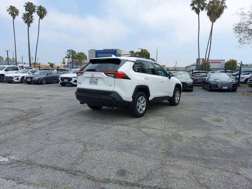 Super White 2020 Toyota RAV4 LE
