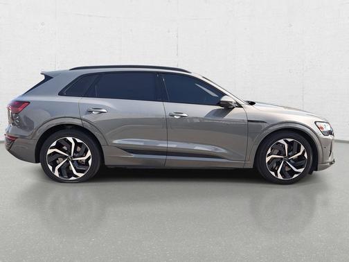 2024 Audi Q8 e-tron Premium Plus