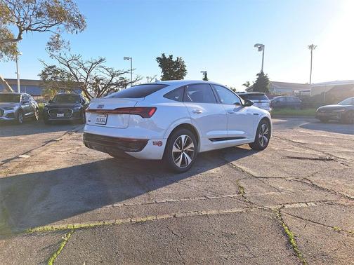 2024 Audi Q8 e-tron Premium