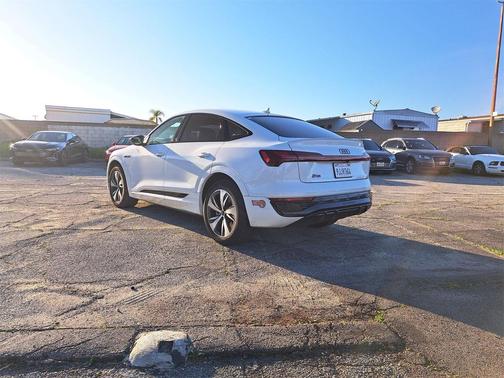 2024 Audi Q8 e-tron Premium