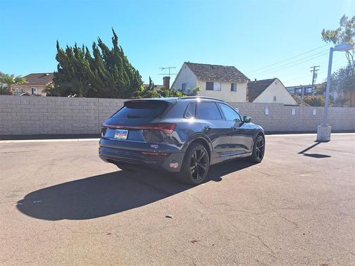 2024 Audi Q8 e-tron Premium Plus