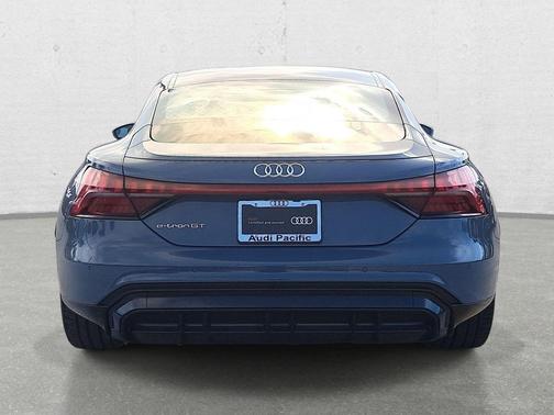 Kemora Gray Metallic 2023 Audi e-tron GT Premium Plus quattro