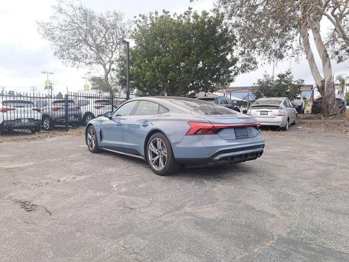 Kemora Gray Metallic 2023 Audi e-tron GT Premium Plus quattro