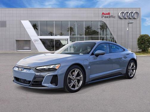 Kemora Gray Metallic 2023 Audi e-tron GT Premium Plus quattro