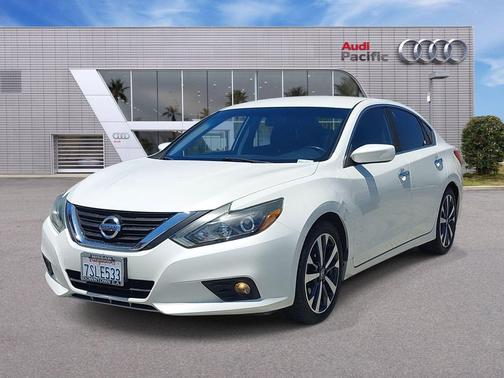 Pearl White 2016 Nissan Altima 2.5 SR