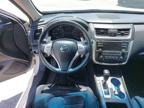 Pearl White 2016 Nissan Altima 2.5 SR