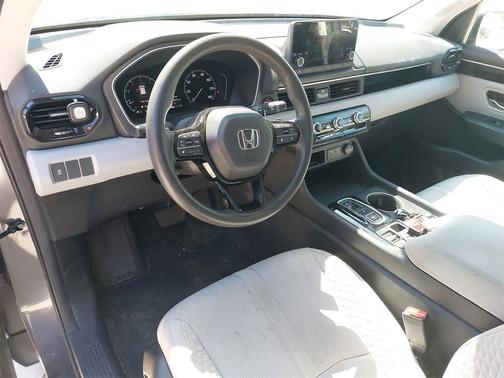 2023 Honda Pilot 2WD LX