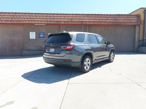 2023 Honda Pilot 2WD LX