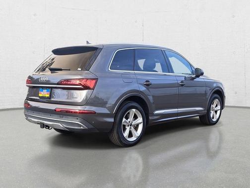 Samurai Gray Metallic 2022 Audi Q7 45 Premium Plus