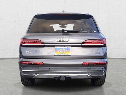 Samurai Gray Metallic 2022 Audi Q7 45 Premium Plus