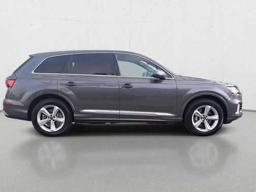 Samurai Gray Metallic 2022 Audi Q7 45 Premium Plus