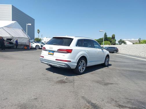 2021 Audi Q7 45 Premium Plus