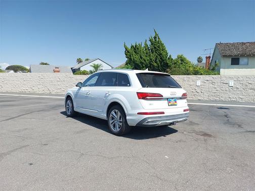 2021 Audi Q7 45 Premium Plus