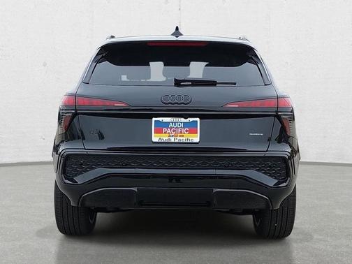 Mythos Black Metallic 2026 Audi Q3 TFSI quattro S tronic
