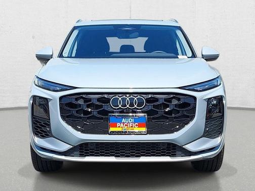 Arrow Gray Pearl Effect 2026 Audi Q3 TFSI quattro S tronic
