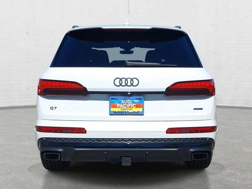 Glacier White Metallic 2026 Audi Q7 55 Premium Plus