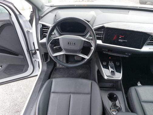 Glacier White Metallic 2023 Audi Q4 e-tron Premium 50 quattro