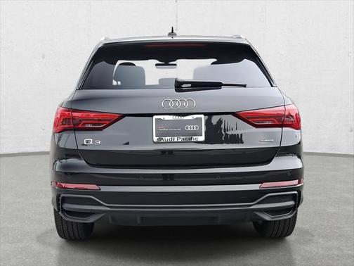 2024 Audi Q3 Premium 45 TFSI S line quattro Tiptronic