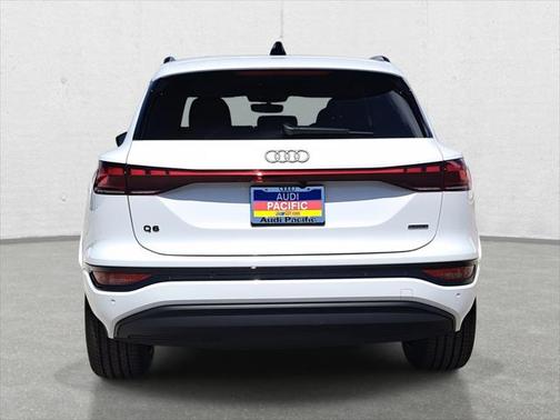 2025 Audi Q6 e-tron Premium quattro