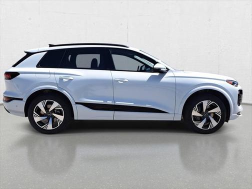 2025 Audi Q6 e-tron Premium quattro