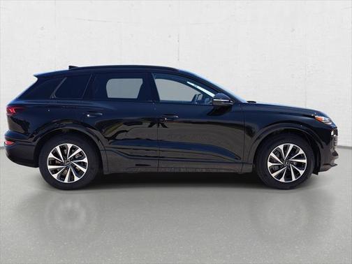 2025 Audi Q6 e-tron Premium Plus quattro