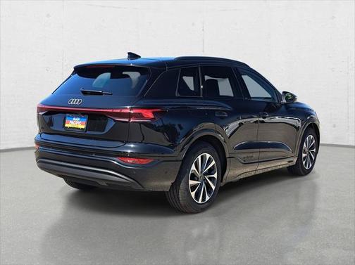 2025 Audi Q6 e-tron Premium Plus quattro