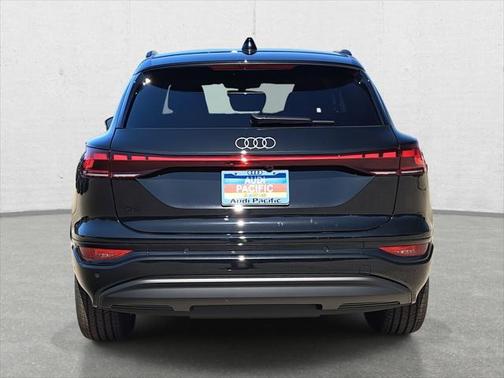 2025 Audi Q6 e-tron Premium Plus quattro