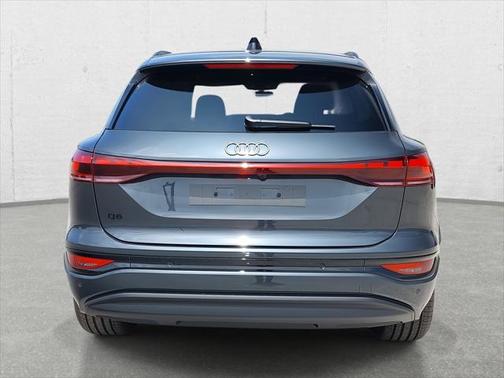2025 Audi Q6 e-tron Premium quattro