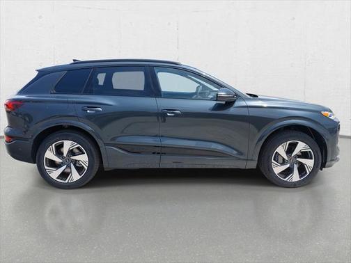 2025 Audi Q6 e-tron Premium quattro