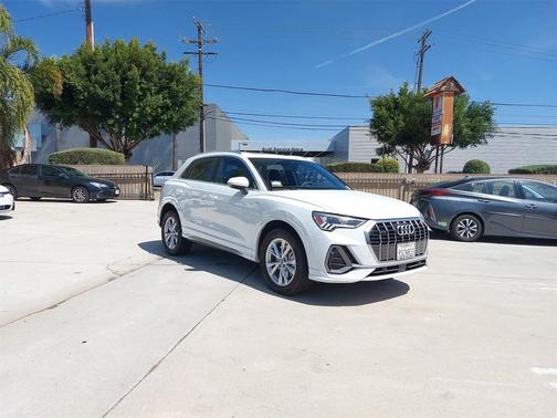 2025 Audi Q3 Premium 45 TFSI S line quattro Tiptronic