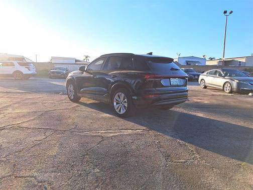 2025 Audi Q6 e-tron Premium