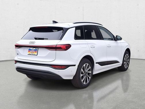 Glacier White Metallic 2025 Audi Q6 e-tron Premium Plus quattro