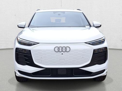 Glacier White Metallic 2025 Audi Q6 e-tron Premium Plus quattro