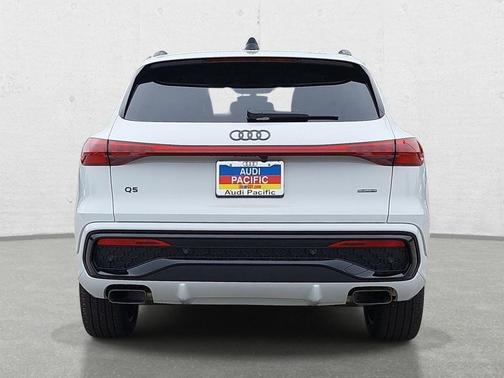 Glacier White Metallic 2026 Audi Q5 Premium Plus TFSI quattro S tronic