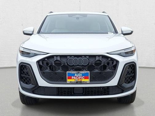 Glacier White Metallic 2026 Audi Q5 Premium Plus TFSI quattro S tronic
