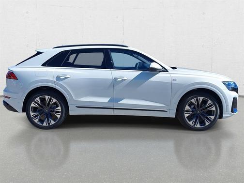 2025 Audi Q8 55 Premium Plus