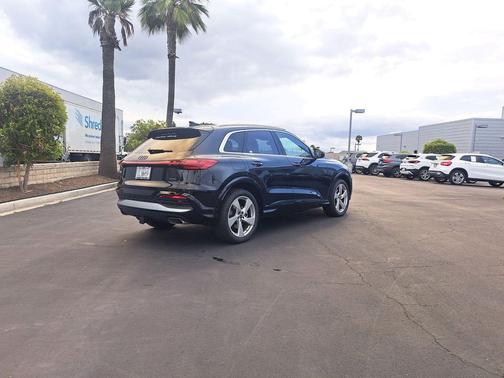 Mythos Black Metallic 2025 Audi Q5 Prestige TFSI quattro S tronic