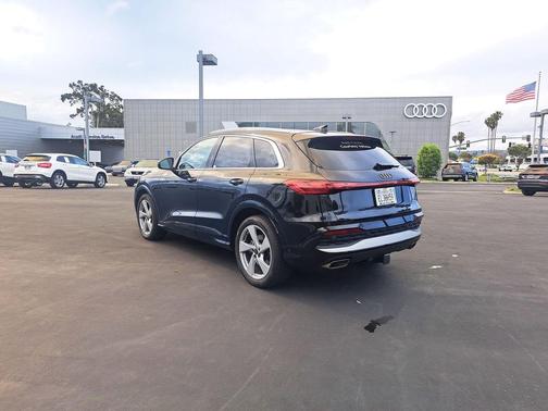 Mythos Black Metallic 2025 Audi Q5 Prestige TFSI quattro S tronic