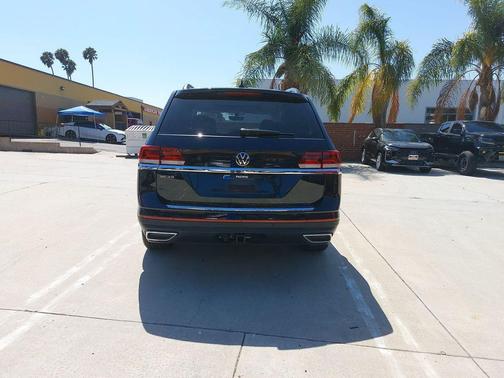 Deep Black Pearl 2023 Volkswagen Atlas 3.6L SE w/Technology