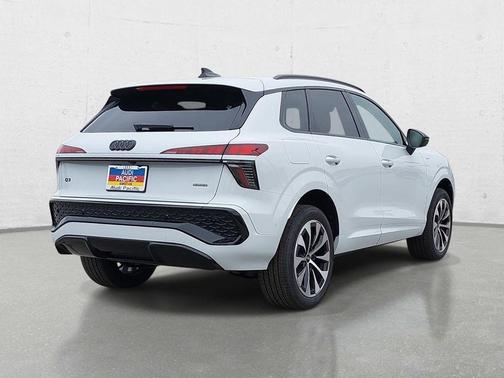 Glacier White Metallic 2026 Audi Q3 TFSI quattro S tronic