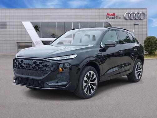 Mythos Black Metallic 2026 Audi Q3 TFSI quattro S tronic