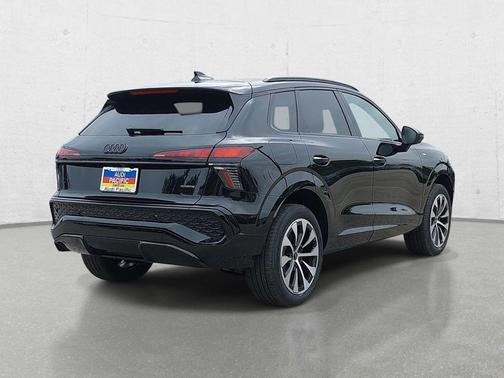 Mythos Black Metallic 2026 Audi Q3 TFSI quattro S tronic