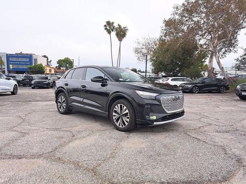 Mythos Black Metallic 2023 Audi Q4 e-tron Premium Plus 40 RWD