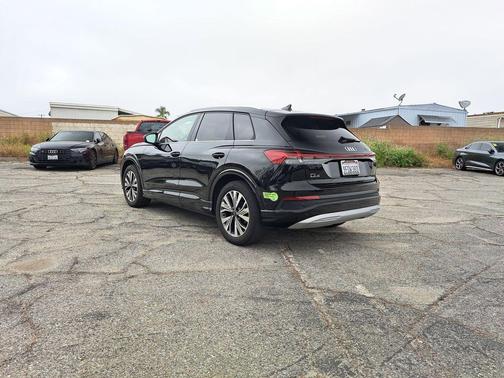 Mythos Black Metallic 2023 Audi Q4 e-tron Premium Plus 40 RWD