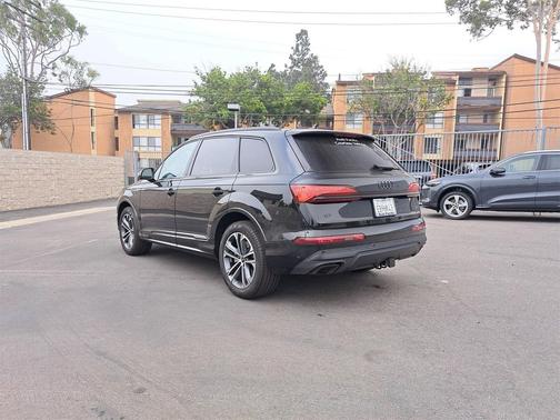 2025 Audi Q7 45 Premium