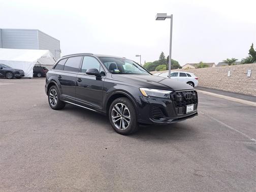 2025 Audi Q7 45 Premium